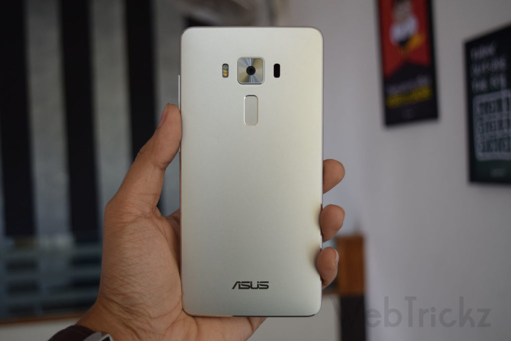 Asus Zenfone 3 Deluxe back view