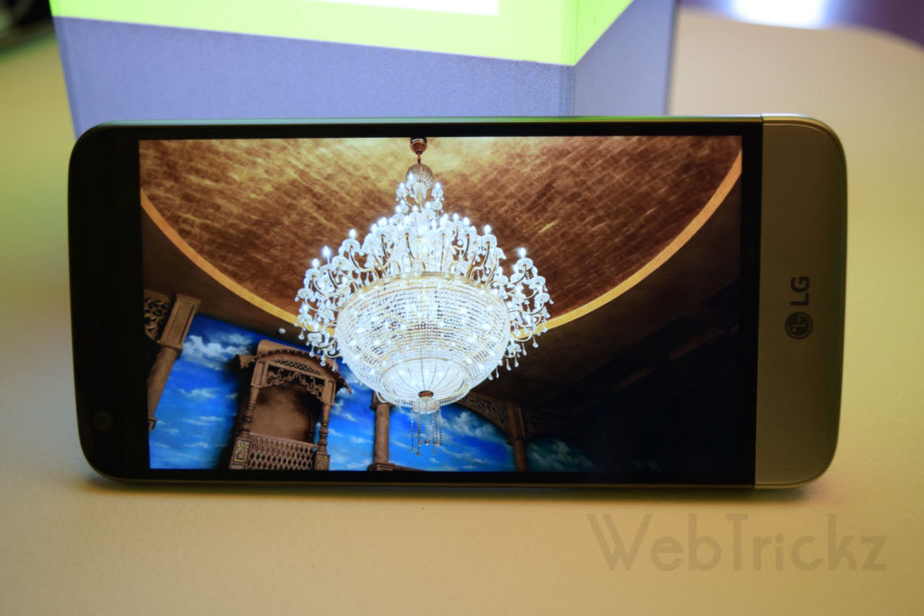LG G5 5.3 inch QHD display