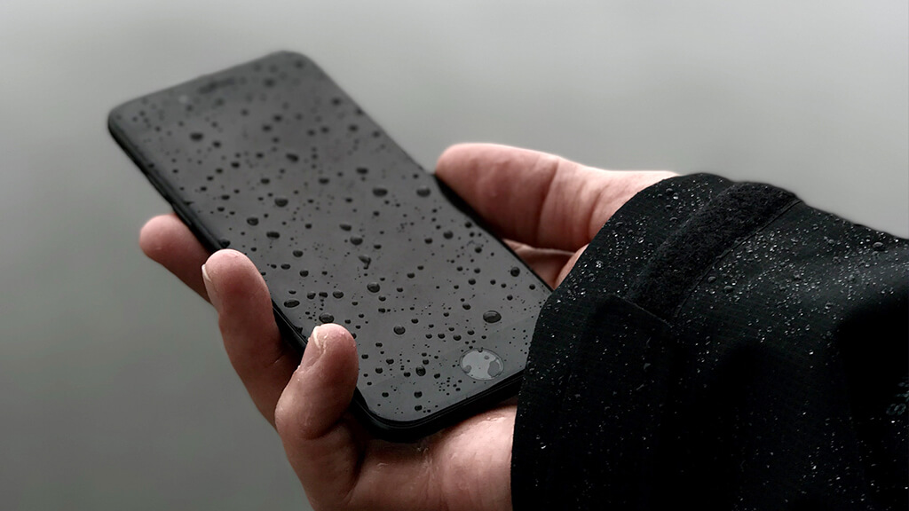 wet smartphone 