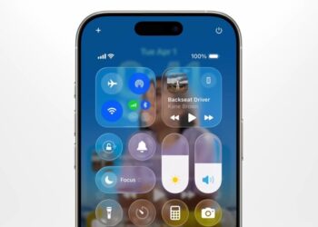 iOS 26 Liquid Glass